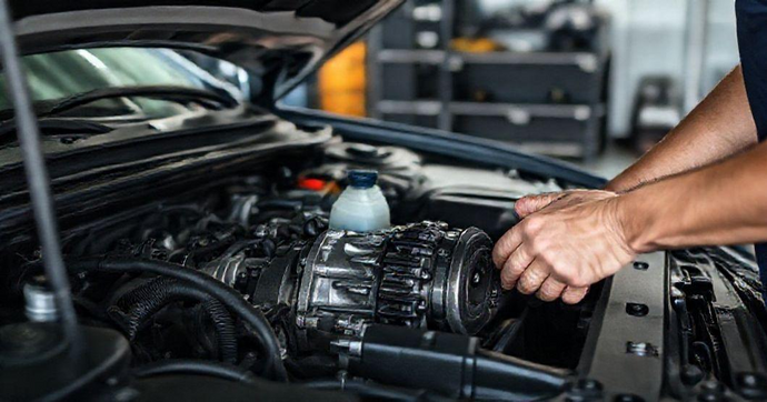 Por que a troca de &oacute;leo do c&acirc;mbio &eacute; essencial para seu carro